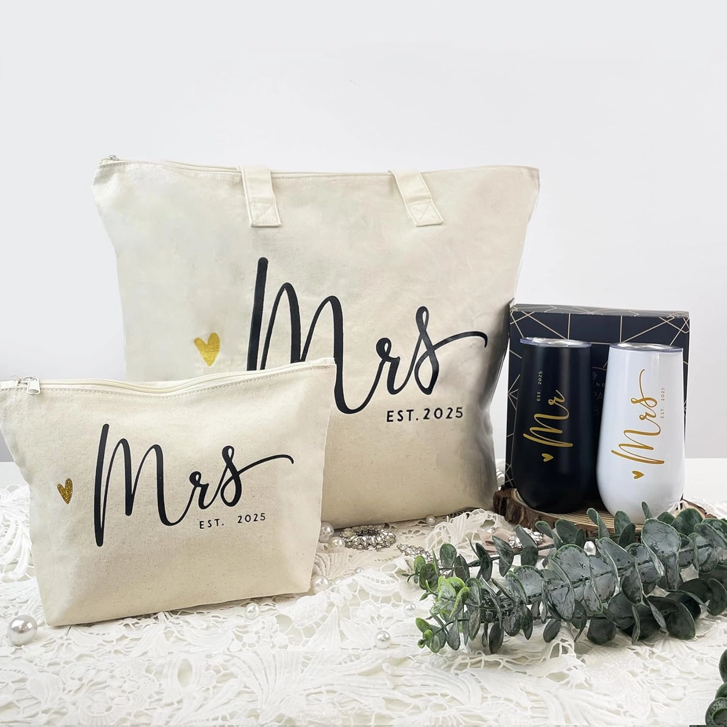 CARAKNOTS Future Mrs. Bag 2025 Bride Gifts for Wedding Bachelorette Engagement Party Accessories Bridal Shower Gifts for Bride to Be Tote Cotton Beach Shoulder Bag with Zipper and Pocket 2 Pcs
