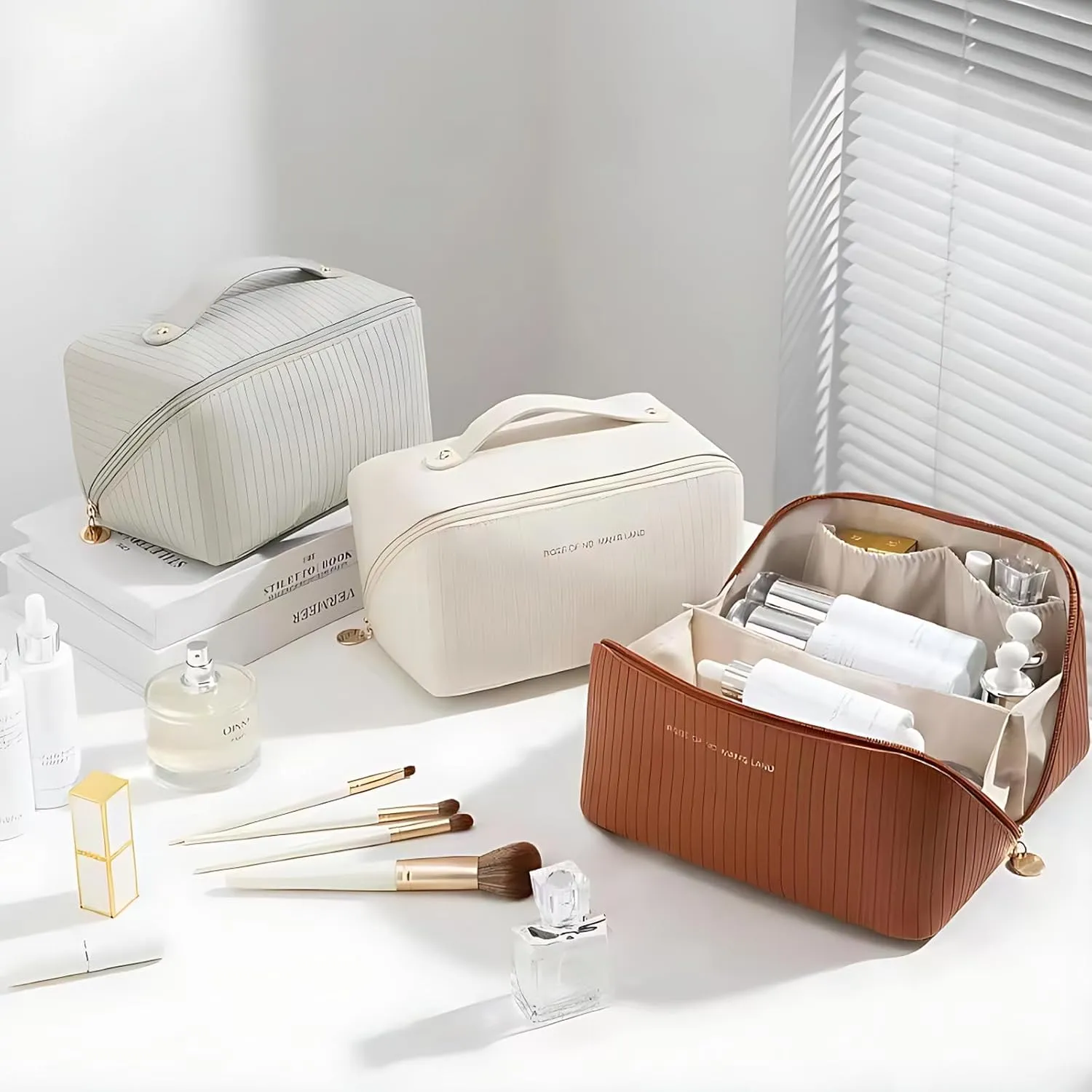 Cosmetic Bag for Women, Large Capacity Travel makeup bag, Portable PU Organizer Bag, Waterproof Make up Bag, Lightweight Toiletry Bag Brown