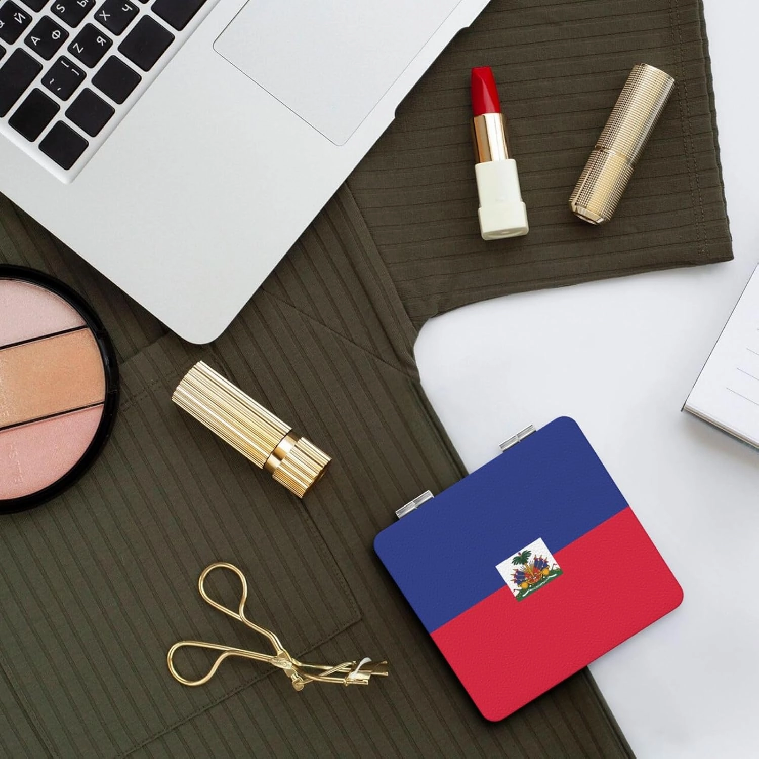 Haitian Flag Makeup Mirror Portable Folding Mini Mirror Double Sided Travel Makeup Mirror Square Handheld Pocket Mirror