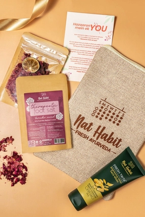 Hazaaron Mein Ek Women's Day Gift Set