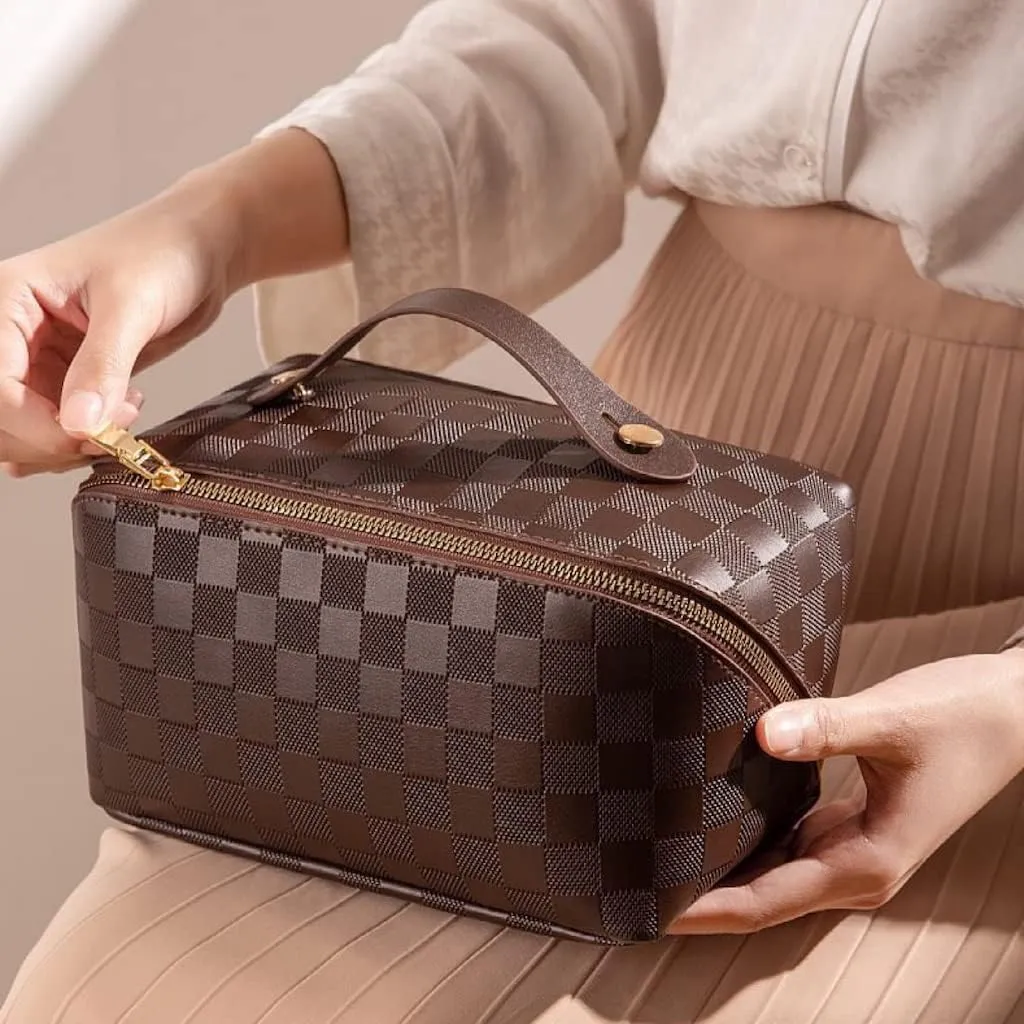 Large Capacity Checkered Makeup Bags Portable Travel Cosmetic Bags Open-Flat Toiletry Waterproof Bag for Women Gift Make up Organizer with Divider and Handle Pouch Zipper Bag (latte-checkered)