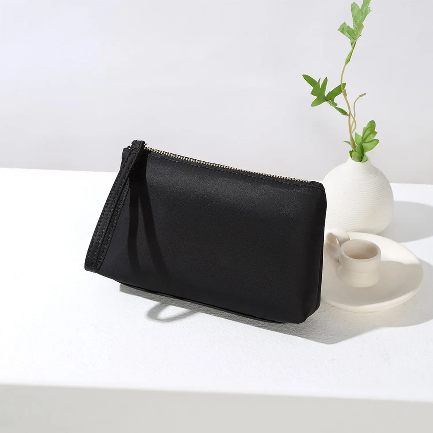 Nylon Wristbands Bag Makeup Pouch for Purse Waterproof Wristbands Bag with Zipper Pocket Credit Card Pouch