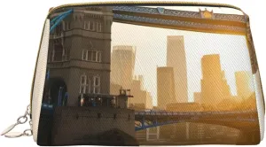 Tower Bridge in London Print Travel Makeup Bag, Women's Large Capacity Makeup Bag, Waterproof Portable Bag, Open Flat Makeup Bag