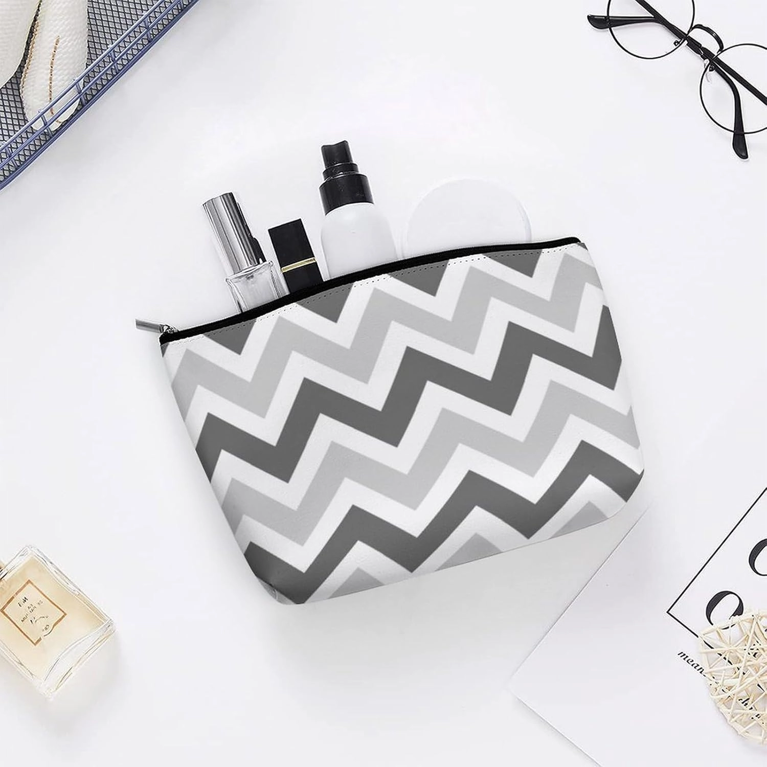 Travel Makeup Bag, Gray and Charcoal Chevron Cosmetic Bags for Women Large Capacity Waterproof Toiletry Pouch Make up Organizer