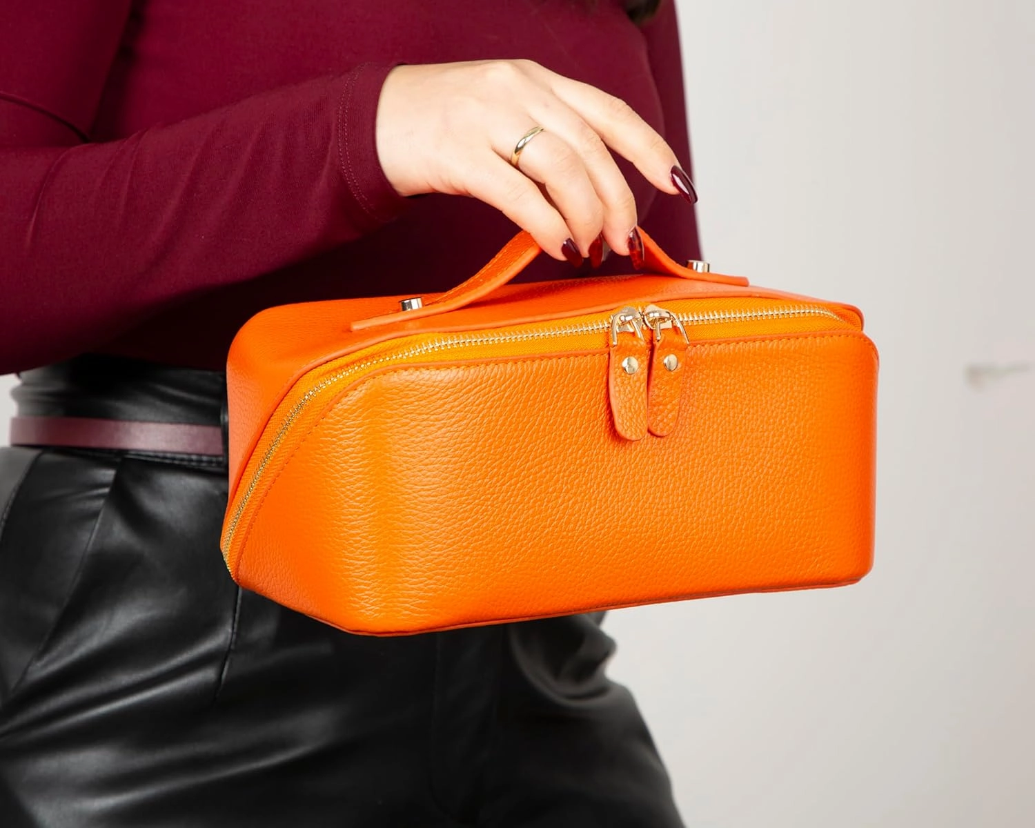 VENOULT Genuine Leather Makeup Bag, Spacious Cosmetic Case, Travel Toiletry Organizer with Handle (Mango)